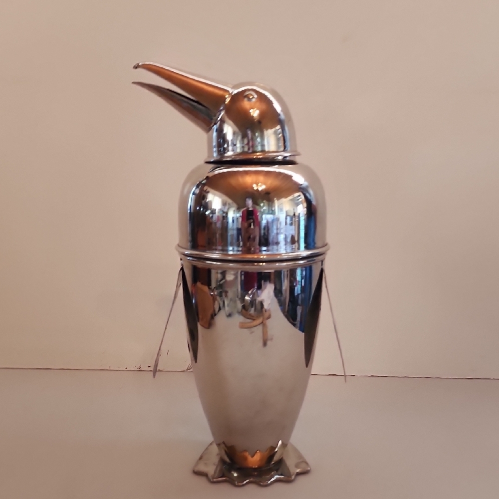 Stainless Steel Penguin Cocktail Shaker. - Picture 10 of 11